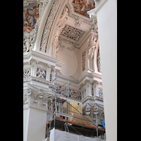 Passau, Dom St. Stephan, Blick vom Chorraum auf die Balkonorgel Nord im Aufbau im Juli 2023