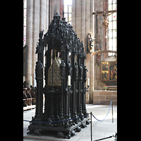 Nürnberg, St. Sebald, Bronzeschrein des Hl. Sebaldus von Nürnberg (Peter Vischer, 1417) im Chorraum