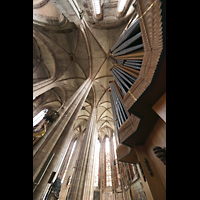 Nürnberg, St. Sebald, Blick entlang des Orgelprospekts ins Chorgewölbe