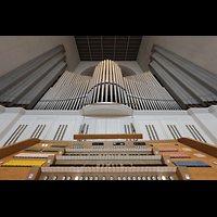 Regensburg, St. Wolfgang, Spieltisch mit Orgel perspektivisch