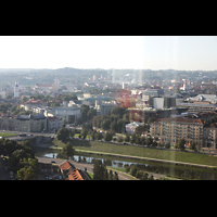 Vilnius, Šv. Jonu Bažnycia (St. Johannes), Oginskiu koplycios (Oginski-Kapelle), Blick von der Panoramabar des Radisson Blu Hotels auf die Altstadt; 2. von links: St. Johannes
