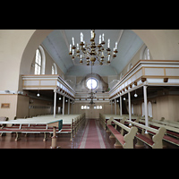 Pärnu (Pernau), Elisabeti Kirik (Seitenorgel), Blick ins Querschiff und zur neuen Orgel auf der Südempore