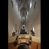 Tallinn (Reval), Oleviste Kirik (Olai-Kirche), Blick ber den Spieltisch in die Kirche