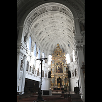 Mnchen, Jesuitenkirche St. Michael (ehem. Hofkirche), Chorraum seitlich