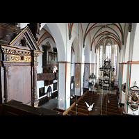 Lbeck, St. Jakobi (Groe Orgel), Blick von der Hauptorgelempore in die Kirche und zur kleinen Orgel