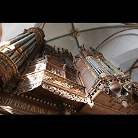Lbeck, St. Jakobi (Groe Orgel), Seitlicher Blick von der unteren Empore auf die Hauptorgel mit Rckpositiv