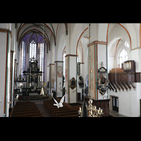 Lbeck, St. Jakobi, Blick von der Hauptorgelempore in die Kirche und zum Richborn-Positiv