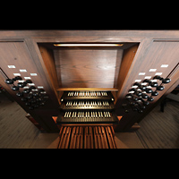Lbeck, St. Jakobi (Positiv), Spieltisch der kleinen Orgel perspektivisch