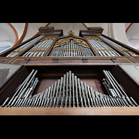 Lbeck, St. Jakobi (Positiv), Blick vom Spieltisch der kleinen Orgel aufs Brustwerk und den Prospekt