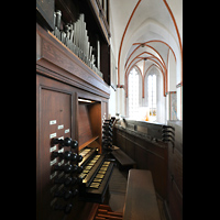 Lbeck, St. Jakobi (Groe Orgel), Blick vom Spieltisch der kleinen Orgel in den Chor