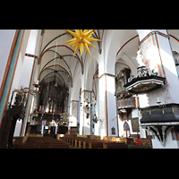 Lbeck, St. Jakobi (Groe Orgel), Seitlicher Blick vom Chorraum auf beide Orgeln