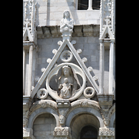 Pisa, Duomo di Santa Maria Assunta (Hauptorgel), Figur über dem Säulengang am Baptisterium