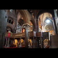 Modena, Duomo San Geminiano, Reich verzierter Lettner mit Kanzel und Blick zur Orgel