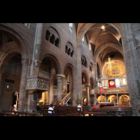 Modena, Duomo, Bögen im Hauptschiff und Blick zum Chor