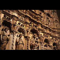 Modena, Duomo San Geminiano, Detail der Schnitzereien am Seitenaltar