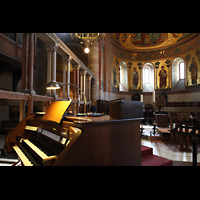 Modena, Duomo, Spieltisch und Blick in den Chorraum