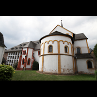 Trier - Pfalzel, Marienstiftskirche, Gesamtansicht vom Kirchgarten