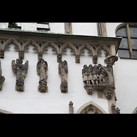 Augsburg, Dom St. Maria (Langhausorgel), Figuren über dem Südportal