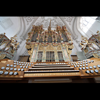 Landsberg, Stadtpfarrkirche Mariä-Himmelfahrt, Spieltisch und Orgel