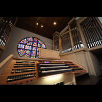 Detmold, Heiig-Kreuz-Kirche, Spieltisch und rechtes Orgelgehäuse