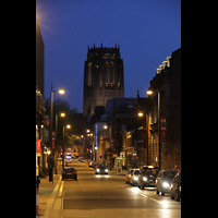 Liverpool, Anglican Cathedral (Hauptorgelanlage), Blick von der Hope Street auf die Kathedrale bei Nacht