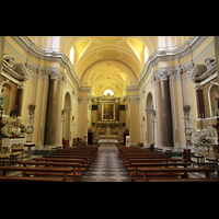 Sorrento, Chiesa di San Francesco, Innenraum in Richtung Chor