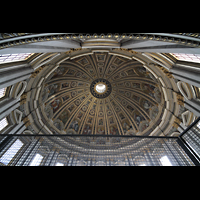 Roma (Rom), Basilica S. Pietro (Petersdom), Blick vom Kuppelumgang in die große Kuppel