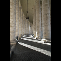 Roma (Rom), Basilica S. Pietro (Petersdom), Kolonnaden-Umgang auf dem Petersplatz