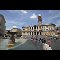 Roma (Rom), Basilica S. Maria Maggiore, Brunnen auf dem Basilikaplatz und Fassade