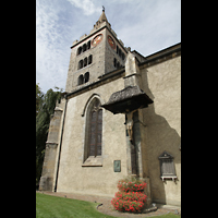 Sion (Sitten), Cathédrale Notre-Dame du Glarier, Turm und Kruzifix am Seitenportal