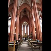 Frankfurt am Main, Kaiserdom St. Bartholomäus, Innenraum / Langhaus in Richtung Chor