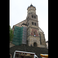 Schwäbisch Hall, Stadtpfarrkirche St. Michael (Hauptorgel), Blick vom Marktplatz auf den Turm