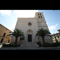 Campanet (Mallorca), Sant Miquel, Fassade vom Plaça Major aus gesehen