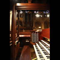 New York (NY), St. Thomas (Kleine Orgel), Spieltisch und Orgelprospekt