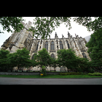 New York (NY), Episcopal Cathedral of St. John the Divine, Seitenansicht
