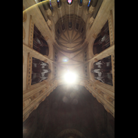 New York (NY), Episcopal Cathedral of St. John the Divine, Blick im Chor nach oben zu den Orgeln