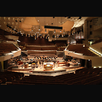 Berlin, Philharmonie, Innenraum mit Orchesterbühne und Orgel