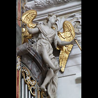 Bamberg, Pfarrkirche Unserer lieben Frau, Figurenschmuck und Verzierungen am Orgelprospekt