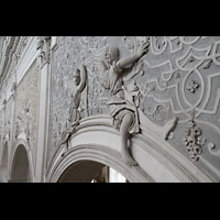 Bamberg, Pfarrkirche Unserer lieben Frau, Dreidimensionale Verzierungen und Figuren im Kirchenschiff