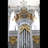 Kempten, St. Mang (Chororgel), Figurenschmuck auf dem mittleren Orgelturm