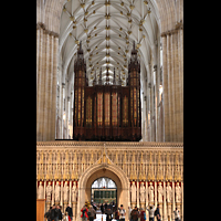 York, Minster (Cathedral Church of St Peter), Kings Screen (Lettner) mit Orgel (Langhausseite)