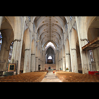 York, Minster (Cathedral Church of St Peter), Innenraum in Richtung Chor mit Orgel auf dem Lettner