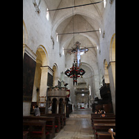Trogir, Katedrala, Langschiff und Chorraum mit Kanzel (links) und Ziborium (Mitte hinten)