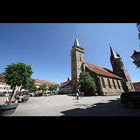 Öhringen, Stiftskirche, Gesamtansicht mit Marktplatz