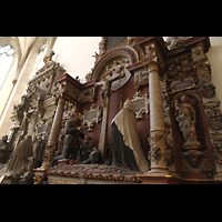 Öhringen, Stiftskirche, Grabmale im rechten Chorraum