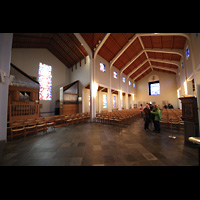Skálholt, Skálholtskirkja, Innenraum in Richtung Rückwand mit Orgel im Querhaus