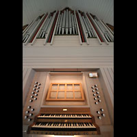 Kirkenes, Kirke, Orgel mit Spieltisch