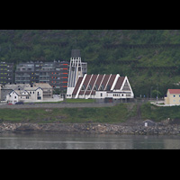 Hammerfest, Kirke, Außenansicht von der Hurtigruten aus gesehen