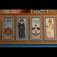 Hammerfest, Kirke, Orgelemporenbrüstung mit Malerei über die Kirchengeschichte, linke Seite