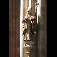 Köln, Dom St.Peter und Maria (Chor- / Marienorgel), Pfeilerfigur von St. Hubertus